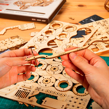 ROBOTIME Drewniane Puzzle 3D - Jeep Wojskowy